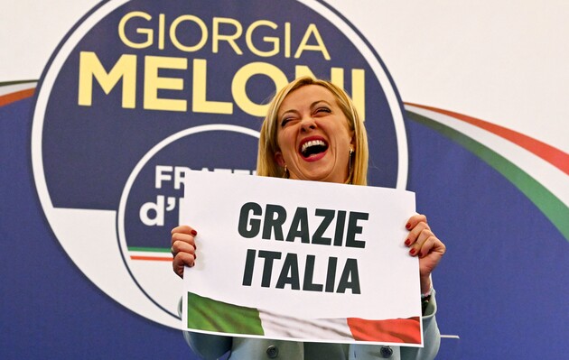 Премьер Мелони заплатила в ресторане за туристов-«идиотов» из Италии