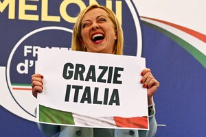 Прем’єр Мелоні заплатила у ресторані за туристів-«ідіотів» з Італії