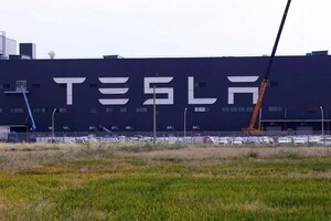 Tesla звинувачує двох колишніх співробітників у витоці даних