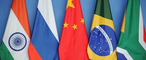 Саммит БРИКС-2023: Уменьшение зависимости от доллара является главным пунктом в повестке дня