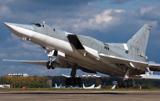 У ГУР МО підтвердили, що ворожий бомбардувальник Ту-22М знищили з території Росії