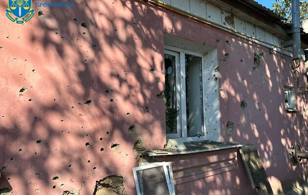 Війська РФ обстріляли житловий будинок у Херсоні: є поранена
