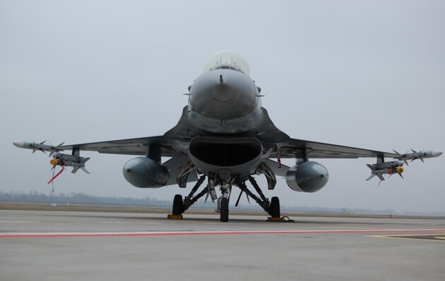 Прем’єр Норвегії підтвердив рішення передати Україні винищувачі F-16