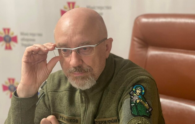 Літні куртки для ЗСУ за ціною зимових: Резніков пропонує парі після розслідування ZN.UA