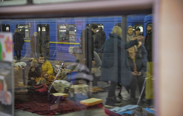 Наиболее целесообразно ракетные атаки пережидать к примеру в метро, которое спроектировано как укрытие.