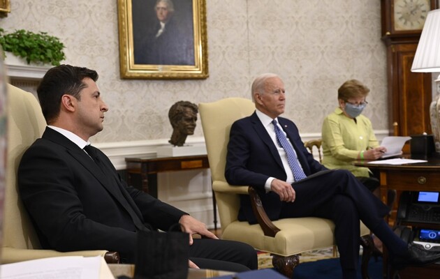 The Guardian: Зеленський «провалив» свою першу зустріч з Байденом, президент США був розлючений