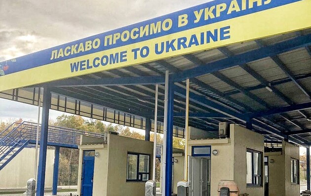Военное положение: что ждет мужчин, вернувшихся в Украину позже лиц, которых они сопровождали за границу