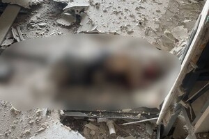 Россияне убили мирного жителя Херсона. Вражеские снаряды попали в жилой квартал