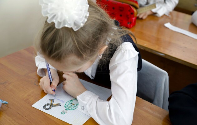 На ВОТ оккупанты требуют, чтобы школьников отдавали учиться по российским программам, угрожают лишением родительских прав - Генштаб