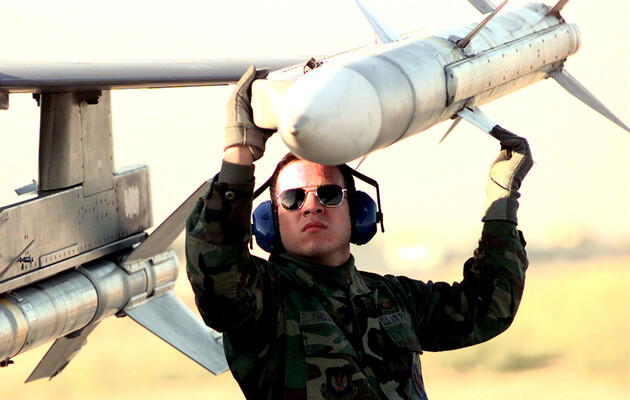 Ігнат: Ракети AMRAAM дозволять безпечно атакувати російську авіацію