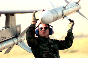 Игнат: Ракеты AMRAAM позволят безопасно атаковать российскую авиацию