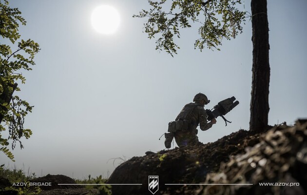 Військовий із антидроновою гарматою. Окрім великих ППО-установок, є ще такі більш мобільні пристрої боротьби з ворожими безпілотниками 