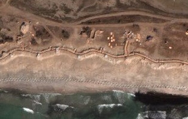 На снимке изображена линия окопов в Крыму, фото иллюстративное. Враг, очевидно, понимает, что если с прорывом линий обороны, путь к морю для ВСУ будет открытым