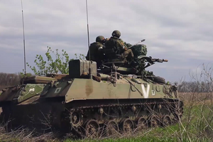 В оккупированном Мариуполе зафиксировали перемещение танков РФ в сторону Бердянска