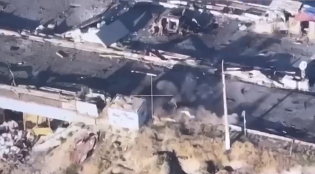Os defensores mostraram como um complexo russo foi destruído por um drone 