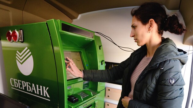 Російський банк хоче замінити американські банкомати на китайські