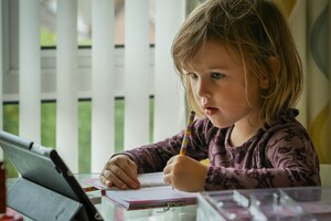 Для комфортного навчання: українські школярі зможуть отримати безкоштовні ноутбуки