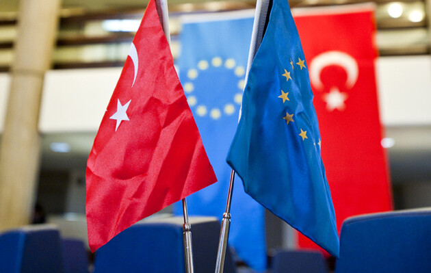 Турция раскритиковала призывы Европарламента к сотрудничеству во введении санкций против России — Bloomberg