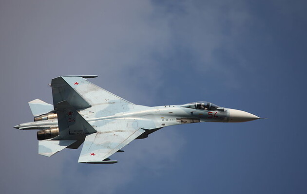 Російський Су-27 намагався збити британський літак-розвідник у 2022 році