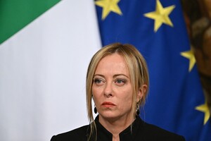 Мелоні закликає ЄС допомогти стримати наплив мігрантів до Італії
