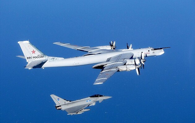 Россияне подняли в небо стратегические бомбардировщики Ту-95мс