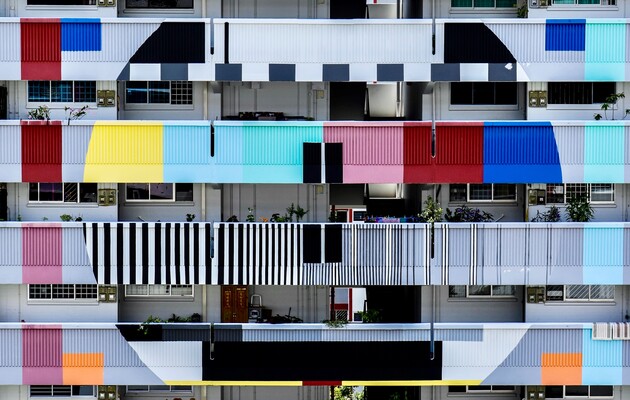 Телемарафон упрекают в погружении зрителя в информационную "теплую ванну". Это снижает уровень критичности, восприятие действительности при применении методики сплошных "победных реляций" несколько искривлено