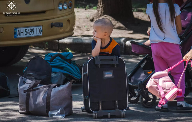 Із 30 населених пунктів Донеччини евакуювали всіх дітей