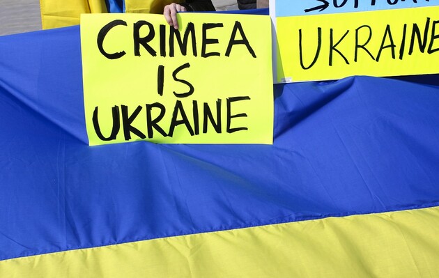 Россияне оштрафовали мужчину за тату с тризубом и надписью «Крым-Украина»