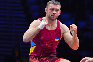 Украинский борец выиграл медаль на ЧМ и отказался от совместного фото с россиянином и иранцем