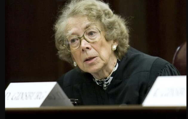 В США пытаются отстранить от должности 96-летнюю судью: она не сдается