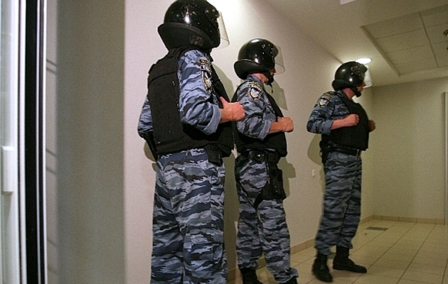 «Маски-шоу» проти бізнеса: чому правоохоронці в Україні легко порушують закон