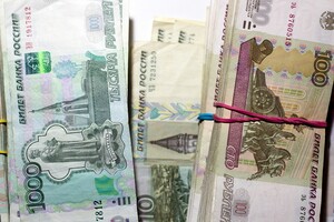 В Росії вводять податок на девальвацію рубля