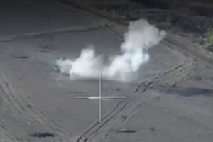 Українські війська зафільмували удар дроном по ворожому танку