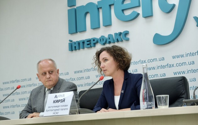 Президент НСАУ Александр Чижевский и глава Архитектурной палаты НСАУ Анна Кирий