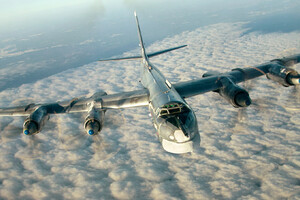 Россияне подняли в небо стратегические бомбардировщики-ракетоносители Ту-95 и Ту-22м3, способные нести 