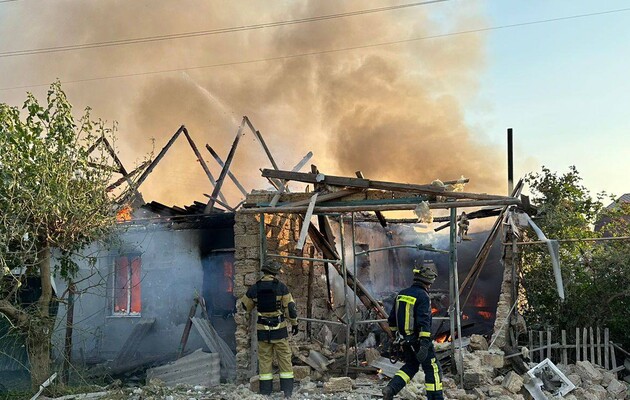 Войска РФ повредили завод и заведение питания в Херсонской области: есть раненые