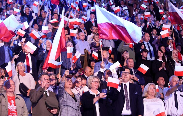 Оппозиция организовала в Польше «Марш миллиона сердец»