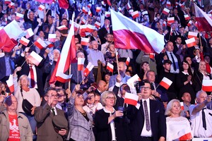 Опозиція організувала у Польщі «Марш мільйона сердець»