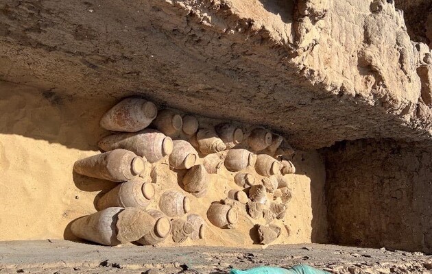 В Египте обнаружили древние кувшины с вином выдержкой в пять тысяч лет (фото)