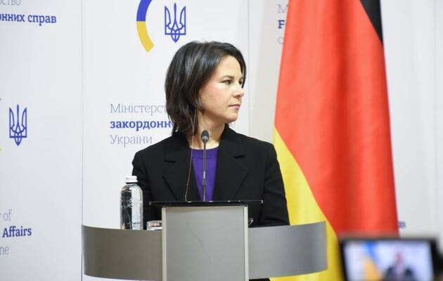 Бербок у Києві заговорила про розширення ЄС 