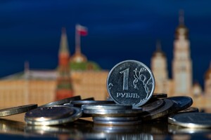 Российский рубль снова упал: в РФ растет спрос на валюту