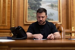 Зеленский рассказал о помощи Азербайджана и отметил орденом посла Турции