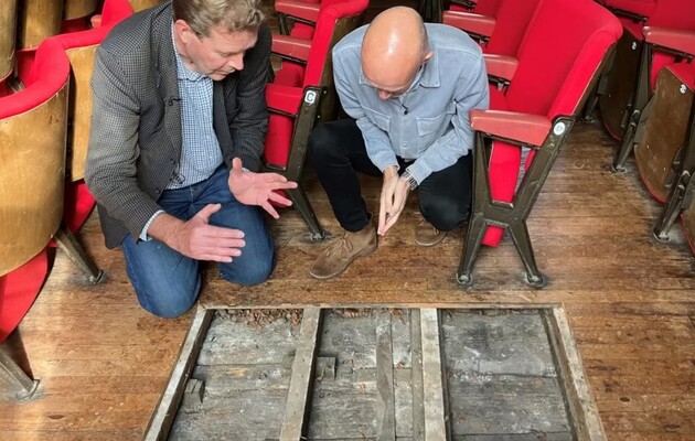 Половицы XV века нашли под полом театра