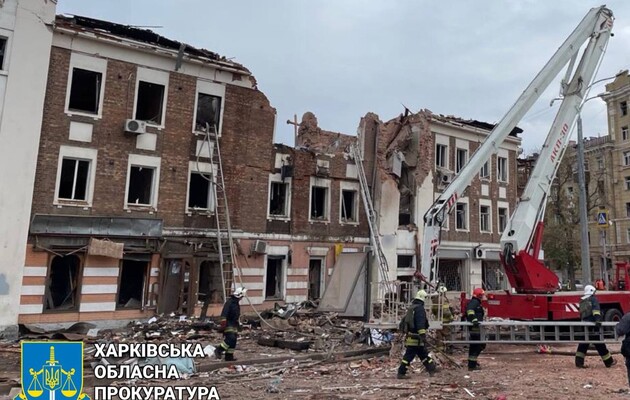 Спасатели в Харькове нашли под завалами тело бабушки погибшего мальчика