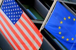 ЄС та США планують укласти тимчасову угоду щодо сталі, щоб уникнути повернення тарифів часів Трампа — Bloomberg