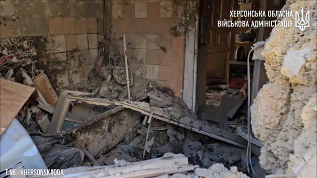 Чергові удари по Херсону: на подвір’ї будинку постраждав чоловік, є пошкодження будівель