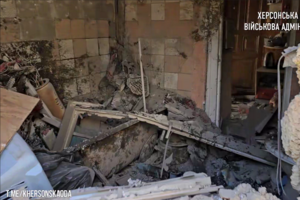 Чергові удари по Херсону: на подвір’ї будинку постраждав чоловік, є пошкодження будівель