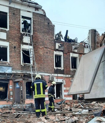 За добу росіяни вбили двох і поранили понад 30 мирних жителів Харківщини: Наслідки обстрілів