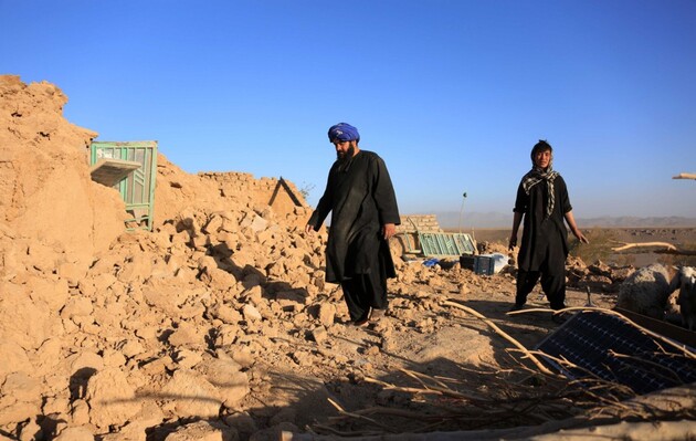 В результате землетрясения в Афганистане погибли 2445 человек. Число жертв растет