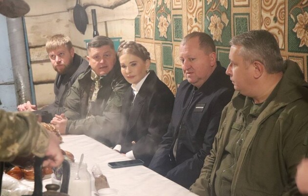 Лысенко – первый с левой стороны от Тимошенко